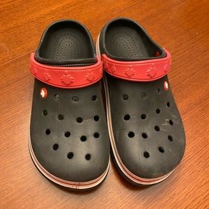 Crocs!!! Canada!! 🇨🇦 size 10 Men’s